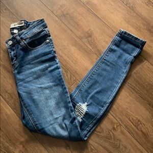 Ripped stretchy skinny jeans